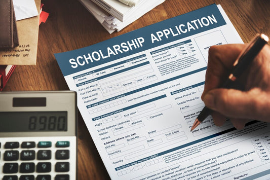 Asistencia para la Solicitud de Becas | Scholarship Application Assistance